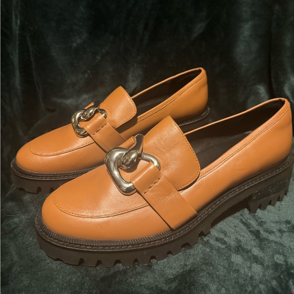 Aerosoles Tan Loafers with Silver Buckle